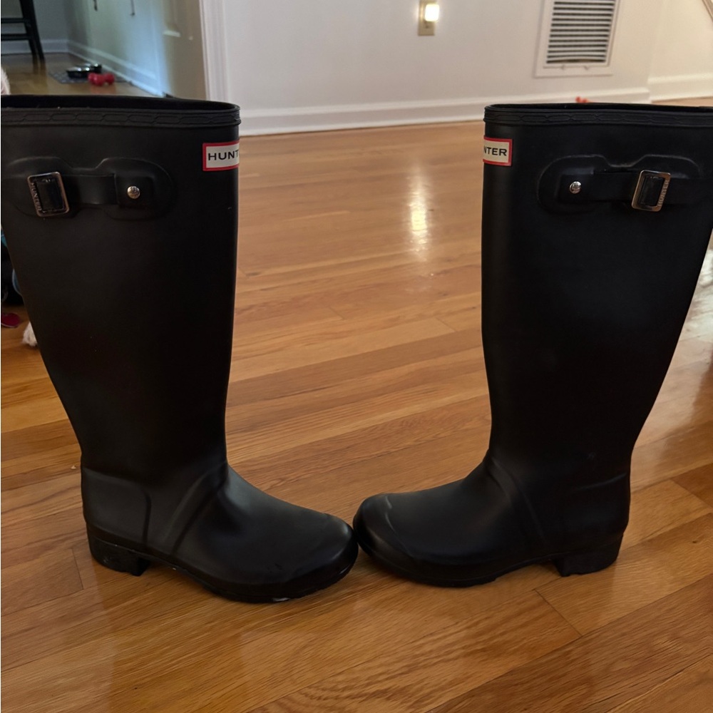 REDUCED 🔥 Hunter black boots